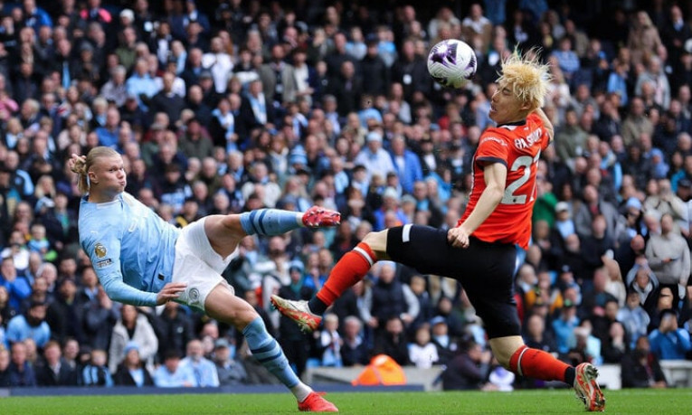 Thắng đậm Luton Town, Man City tạm chiếm ngôi đầu bảng Ngoại Hạng Anh
