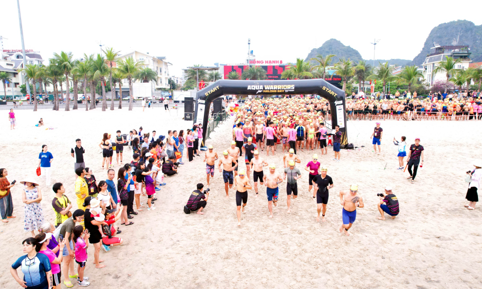 Sôi động Giải Aqua Warriors Ha Long Bay lần đầu tiên tổ chức tại TP biển Hạ Long