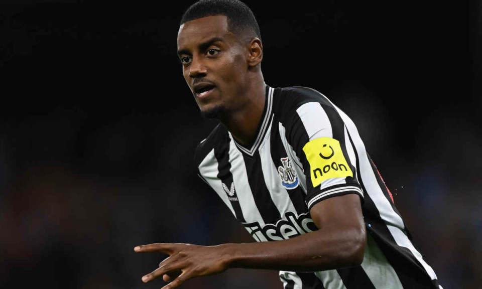 Thi đấu bùng nổ, Newcastle chốt luôn tương lai Isak