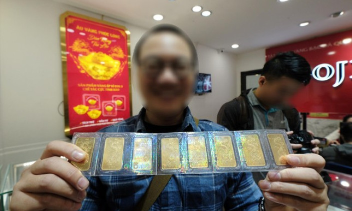 Điều chỉnh chênh lệch giá vàng trong nước và thế giới: Đấu thầu hay nhập khẩu vàng?