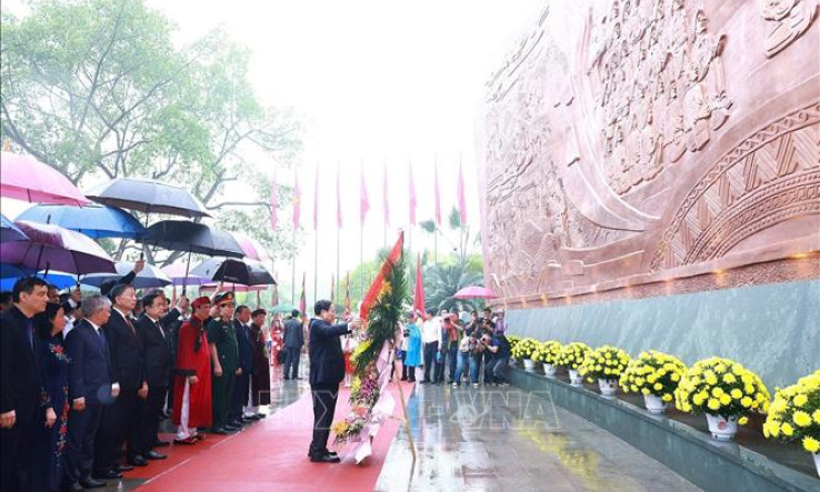 Thủ tướng Phạm Minh Chính dự Quốc Giỗ, dâng hương các Vua Hùng