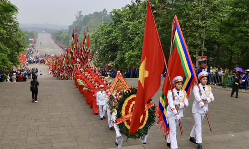 Vietnamese nationwide pay tribute to national ancestors