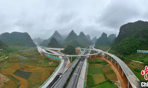 中越边境岳圩口岸联线公路全线贯通