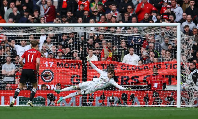 Man Utd hút chết trước đội hạng dưới ở bán kết Cup FA