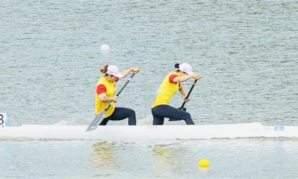 Vietnamese pair takes silver at Asian Canoe Sprint Championships