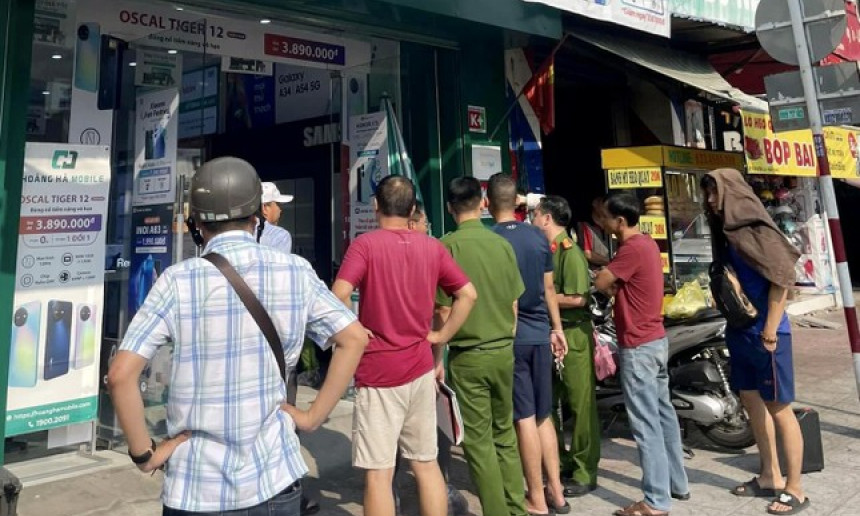Truy tìm nhóm người nói tiếng nước ngoài cướp tiệm điện thoại ở Nha Trang