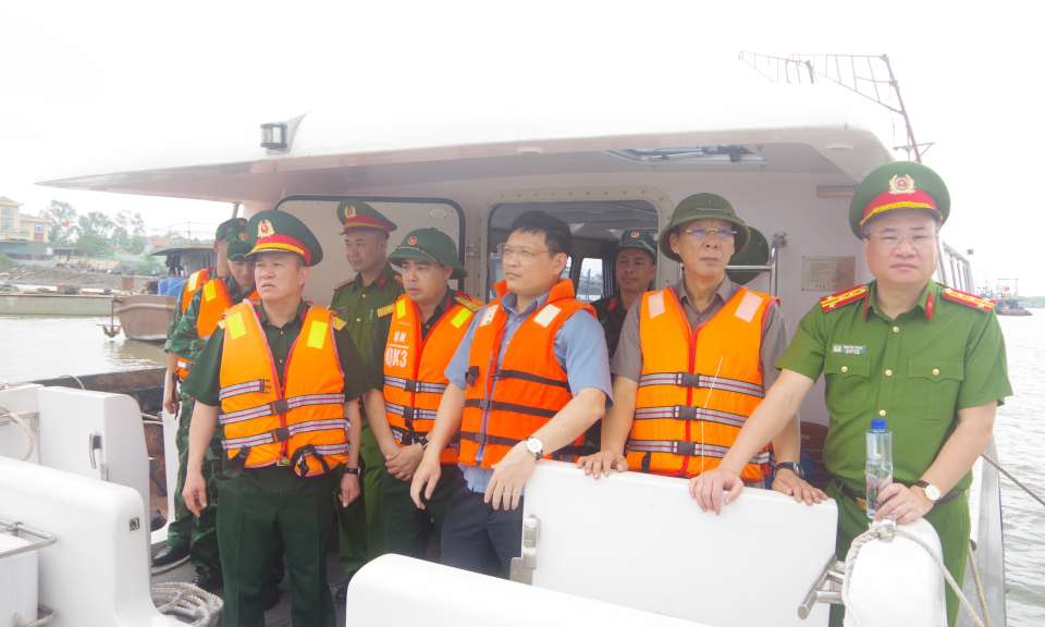 Huy động tối đa nhân lực, phương tiện tìm kiếm người mất tích do lật thuyền tại TX Quảng Yên