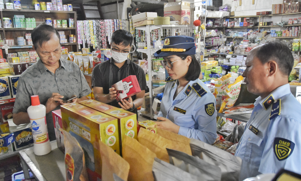 Đoàn liên ngành của tỉnh kiểm tra về an toàn thực phẩm tại huyện Bình Liêu