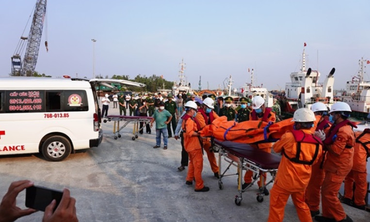 Vụ chìm sà lan ở Quảng Ngãi: 4 người tử vong, 5 người mất liên lạc
