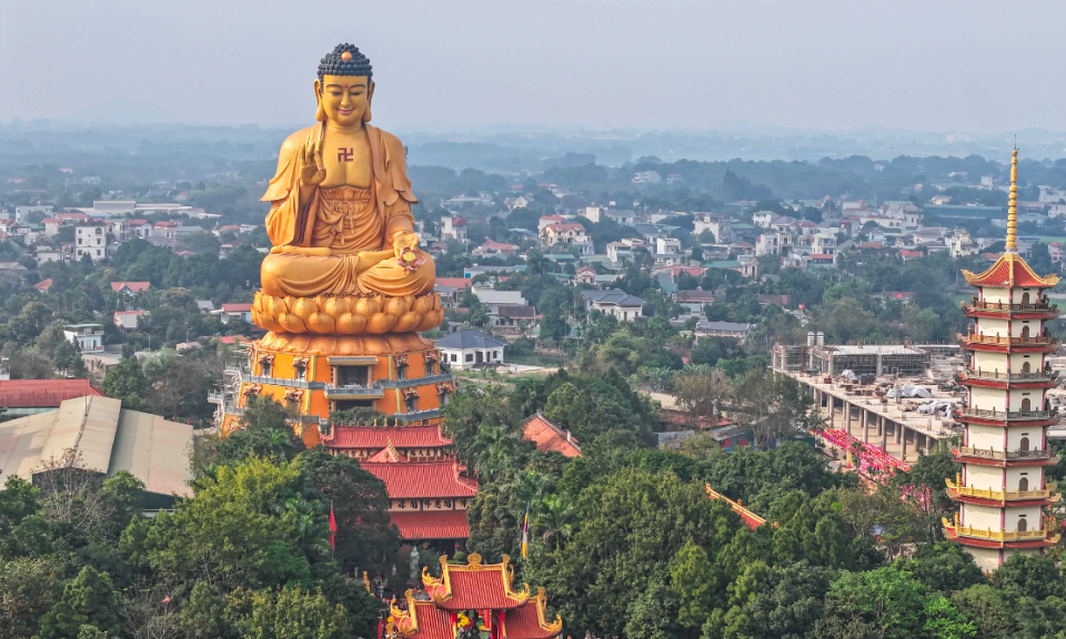 'Xây tượng Phật khổng lồ không phù hợp văn hóa truyền thống'
