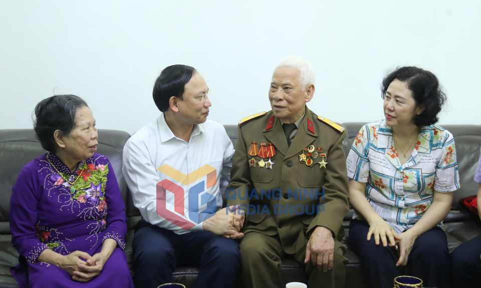 Bí thư Tỉnh ủy Nguyễn Xuân Ký thăm, tặng quà tri ân các cựu chiến binh tham gia Chiến dịch Điện Biên Phủ, tháng 4-2024