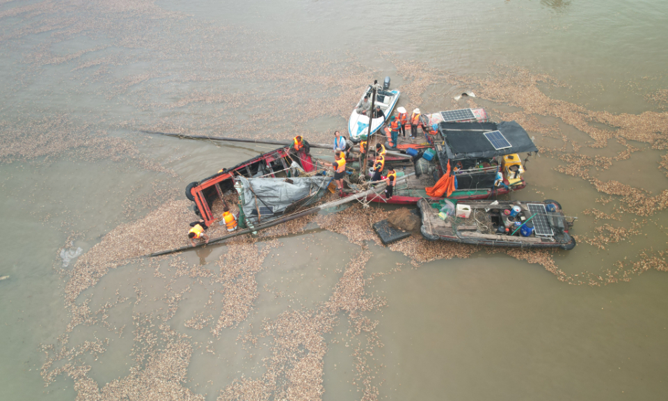Khẩn trương, trách nhiệm trong công tác tìm kiếm, hỗ trợ gia đình các nạn nhân vụ chìm thuyền trên sông Chanh 