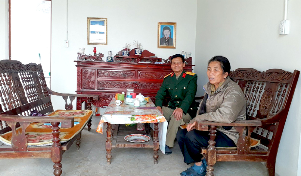 Gia đình ông Vũ Đình Mai, thương binh 3/4 ở thôn 2, xã Quảng La, TP Hạ Long, luôn cảm thấy ấm lòng trong ngôi nhà được hỗ trợ xây mới). Ảnh: Thu Nguyệt