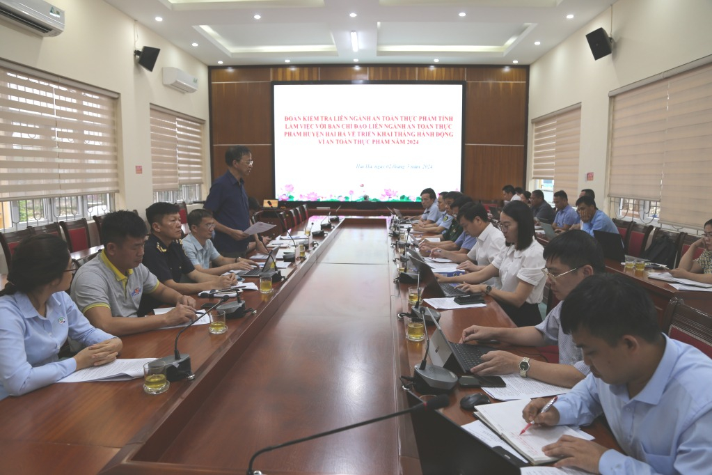 Đoàn kiểm tra liên ngành của tỉnh về ATTP làm việc với BCĐ liên ngành ATTP huyện Hải Hà