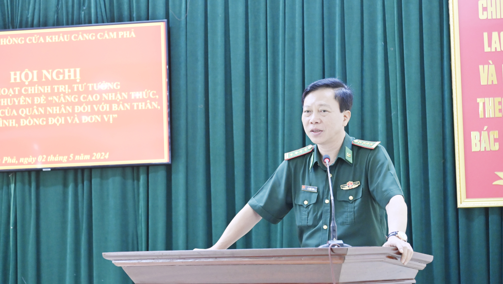 Đại tá Lê Xuân Men, Chính ủy BĐBP tỉnh phát biểu chỉ đạo hội nghị.
