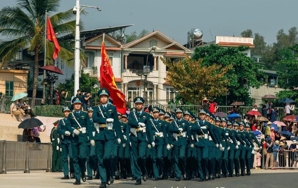 Các cán bộ Quân chủng Phòng không-Không quân luyện tập khối đi tham gia diễu binh, diễu hành trong Lễ kỷ niệm 70 năm Chiến thắng Điện Biên Phủ.