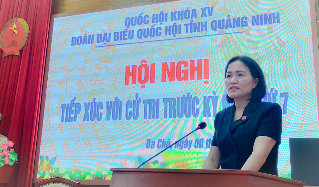 Bà Trần Thị Kim Nhung, Ủy viên Thường trực Ủy ban Pháp luật của Quốc hội, Đại biểu Quốc hội đoàn Quảng Ninh tiếp xúc cử tri huyện Ba Chẽ.