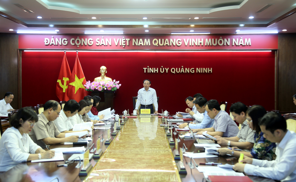 Đồng chí Nguyễn Xuân Ký, Ủy viên Trung ương Đảng, Bí thư Tỉnh ủy, Chủ tịch HĐND tỉnh chủ trì và kết luận cuộc họp.