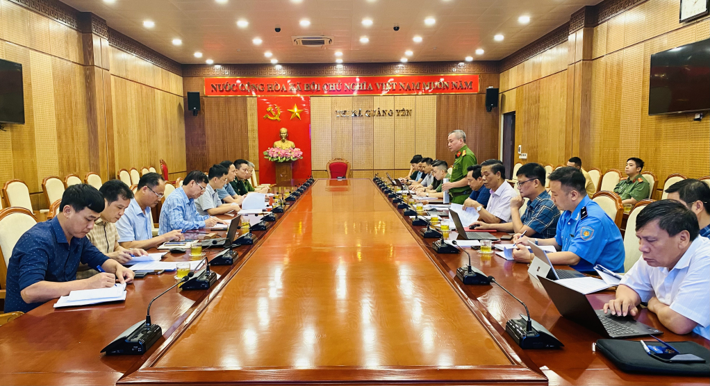  Đại tá Nguyễn Thuận, Phó Giám đốc Công an tỉnh, Tổ trưởng tổ công tác liên ngành của UBND tỉnh kết luận tại hội nghị.