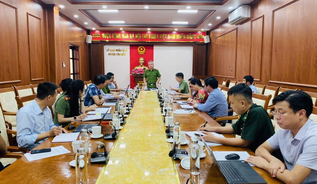 Đại tá Nguyễn Thuận, Phó giám đốc Công an tỉnh, Tổ trưởng tổ công tác liên ngành của UBND tỉnh kết luận hội nghị.
