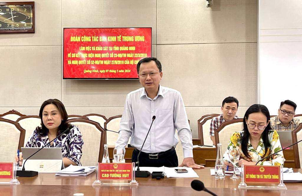 Đồng chí Cao Tường Huy, Phó Bí thư Tỉnh Ủy, Chủ tịch UBND tỉnh Quảng Ninh phát biểu tại buổi làm việc.