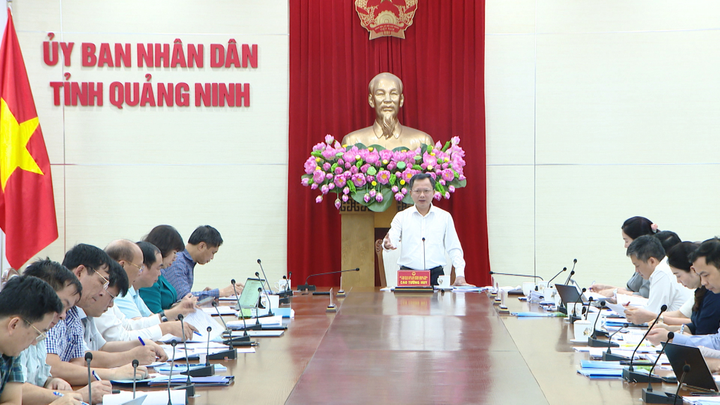 Đồng chí Cao Tường Huy, Bí thư Ban cán sự Đảng, Chủ tịch UBND tỉnh phát biểu chỉ đạo tại cuộc họp