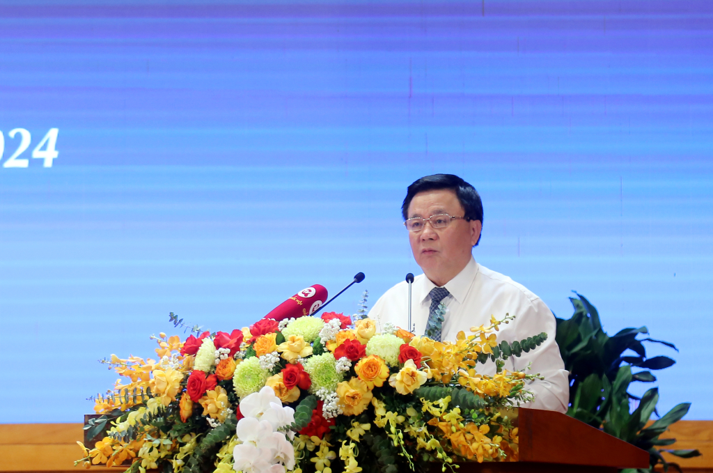 Đồng chí Nguyễn Xuân Thắng, Ủy viên Bộ Chính trị, Giám đốc Học viện Chính trị Quốc gia Hồ Chí Minh, Chủ tịch Hội đồng Lý luận Trung ương, phát biểu đề dẫn hội thảo.