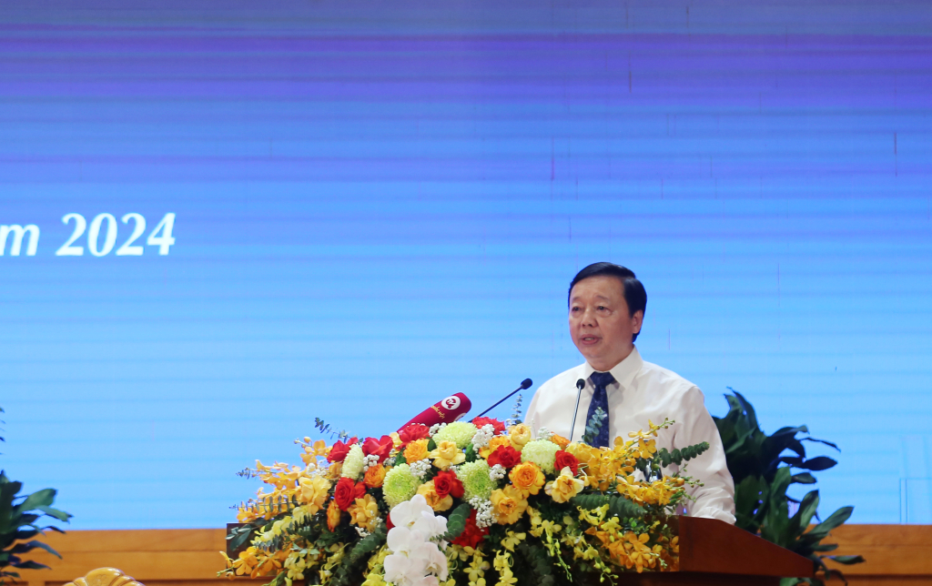 Đồng chí Trần Hồng Hà, Ủy viên Trung ương Đảng, Phó Thủ tướng Chính phủ, phát biểu tại hội thảo.
