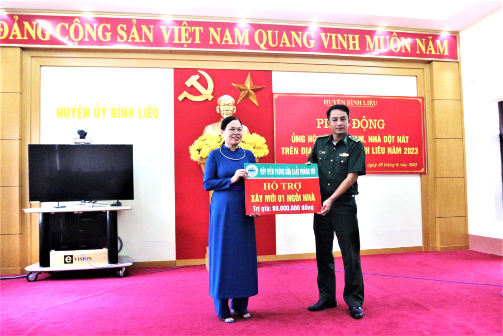 UBMT TQVN huyện Bình Liêu thực hiện tốt công tác vận động, kêu gọi ủng hộ xóa nhà tạm, nhà dột nát trên địa bàn huyện năm 2023.