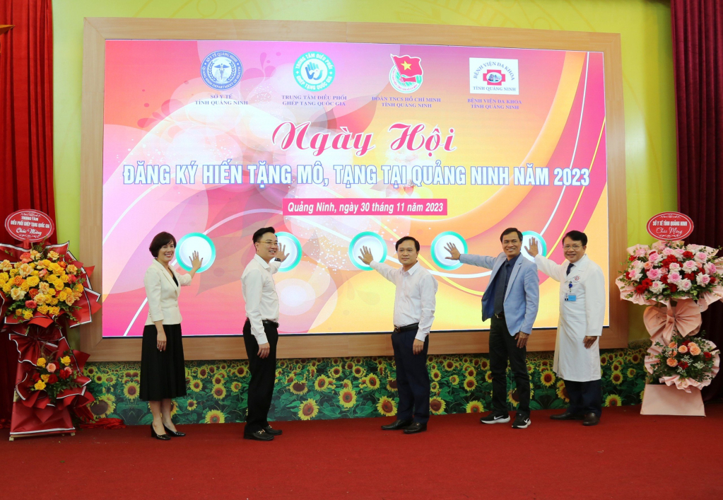 Bệnh viện Đa khoa tỉnh, ngành Y tế Quảng Ninh phối hợp cùng Ủy ban MTTQ tỉnh, Tỉnh Đoàn Quảng Ninh đã tổ chức Ngày hội đăng ký hiến tặng mô, tạng tại Quảng Ninh năm 2023.