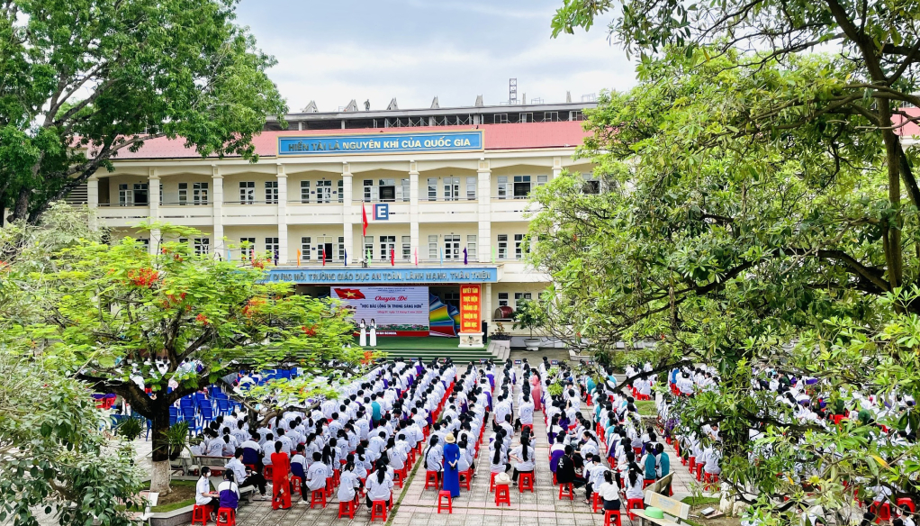 Trường THPT Uông Bí, nơi đảng viên trẻ Nguyễn Đăng Anh Đức học tập được đánh giá là cao về chất lượng dạy và học. Ảnh Hồng Hoàn. 