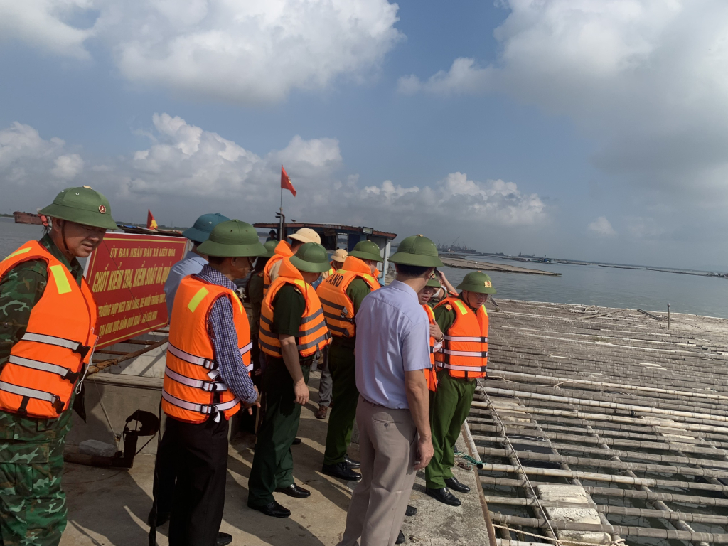 Đoàn kiểm tra liên ngành của tỉnh kiểm tra công tác quản lý NTTS và chuẩn bị giao khu vực biển NTTS tại Quảng Yên