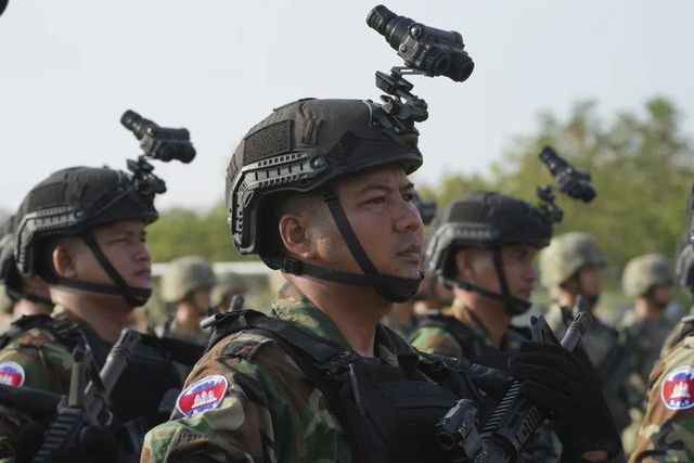 Bất chấp nhiều nghi ngại, Campuchia - Trung Quốc chính thức tập trận chung Rồng Vàng - Ảnh 1.