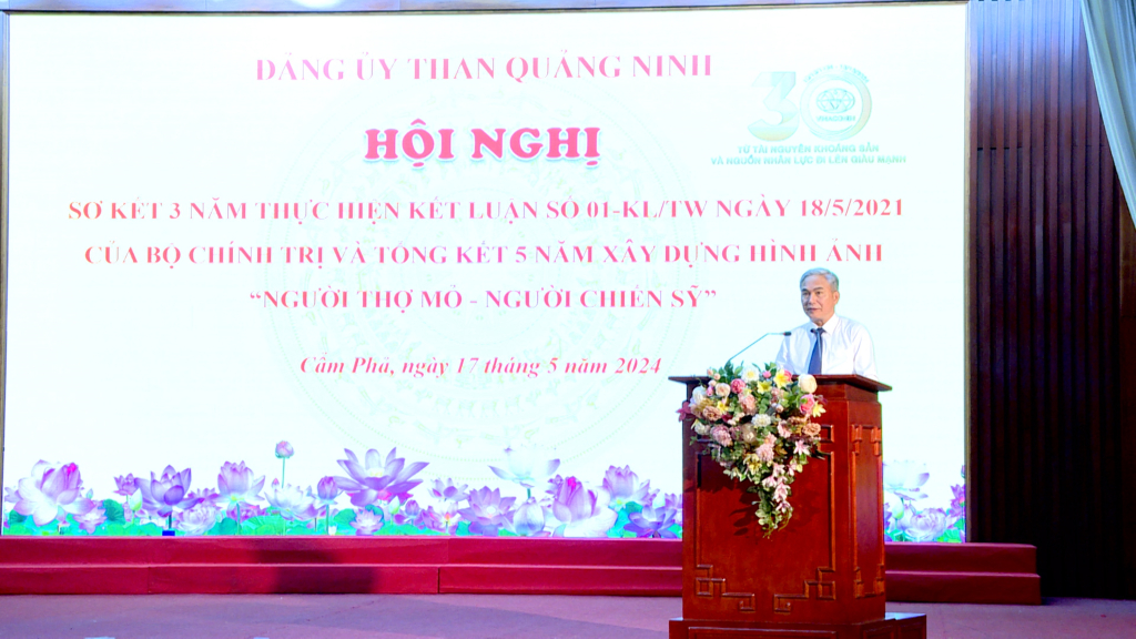 Đồng chí Vũ Anh Tuấn, Ủy viên Ban Thường vụ Tỉnh ủy, Bí thư Đảng ủy Than Quảng Ninh, Phó TGĐ TKV phát biểu tại Hội nghị