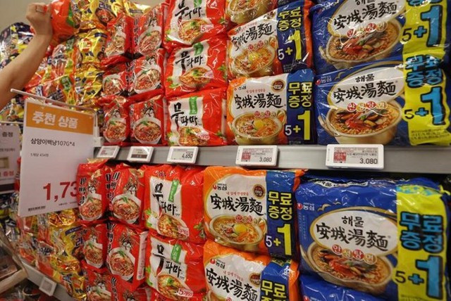 Hàn Quốc kỳ vọng xuất khẩu mì ăn liền vượt 1 tỷ USD - Ảnh 1.
