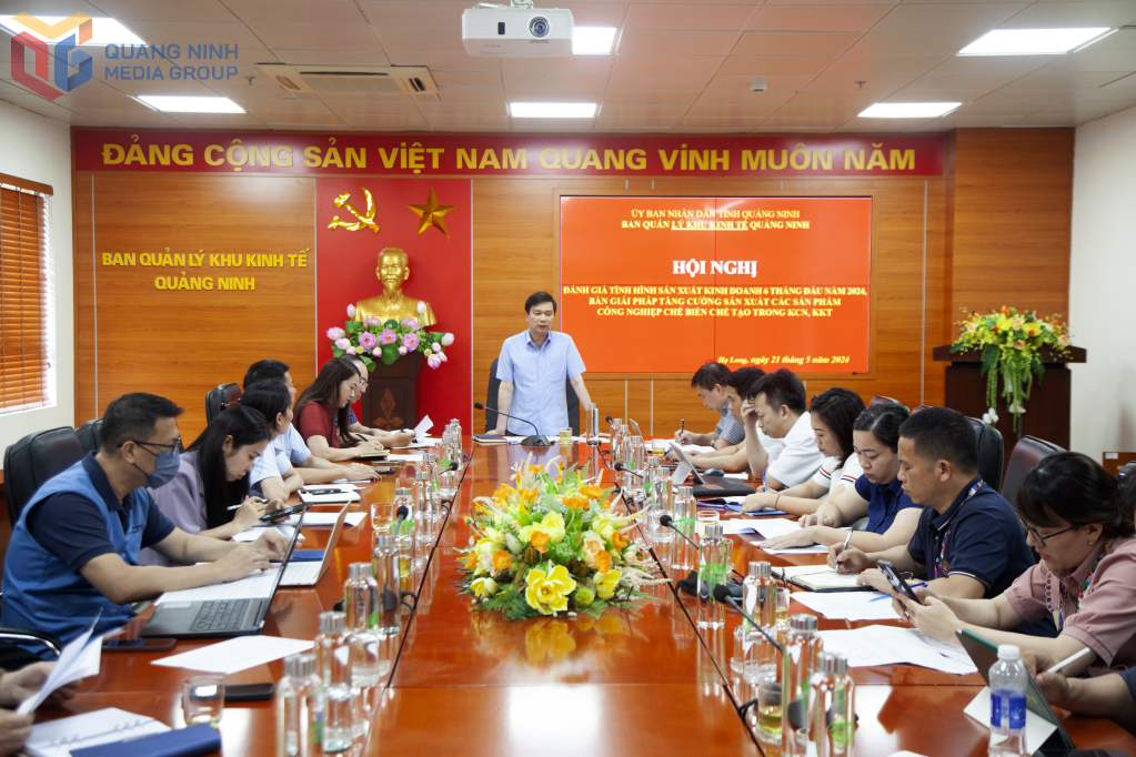 Đồng chí Phạm Xuân Đài, Trưởng Ban quản lý Khu kinh tế tỉnh chủ trì buổi làm việc
