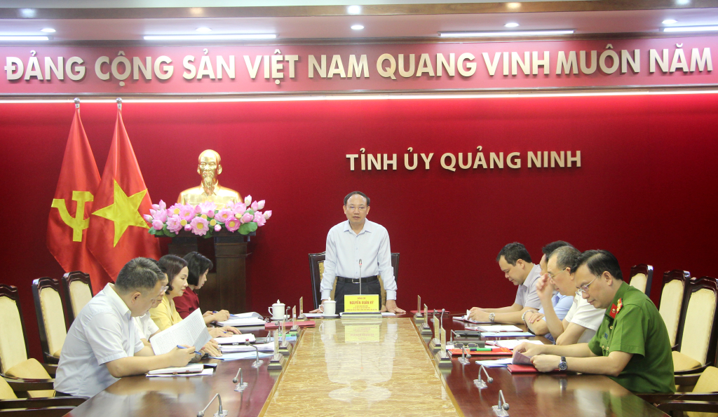 Đồng chí Nguyễn Xuân Ký, Bí thư Tỉnh ủy, Chủ tịch HĐND tỉnh, Trưởng Ban Chỉ đạo phòng, chống tham nhũng, tiêu cực tỉnh, phát biểu kết luận.