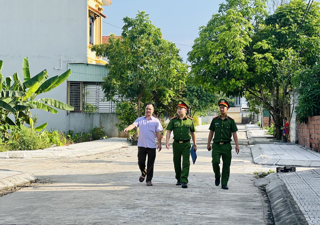 Công an TX Quảng Yên nắm tình hình địa bàn tới từng tổ dân, khu phố.