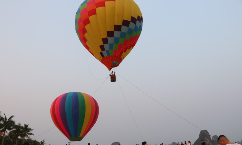 热气球体验活动在云屯县举行