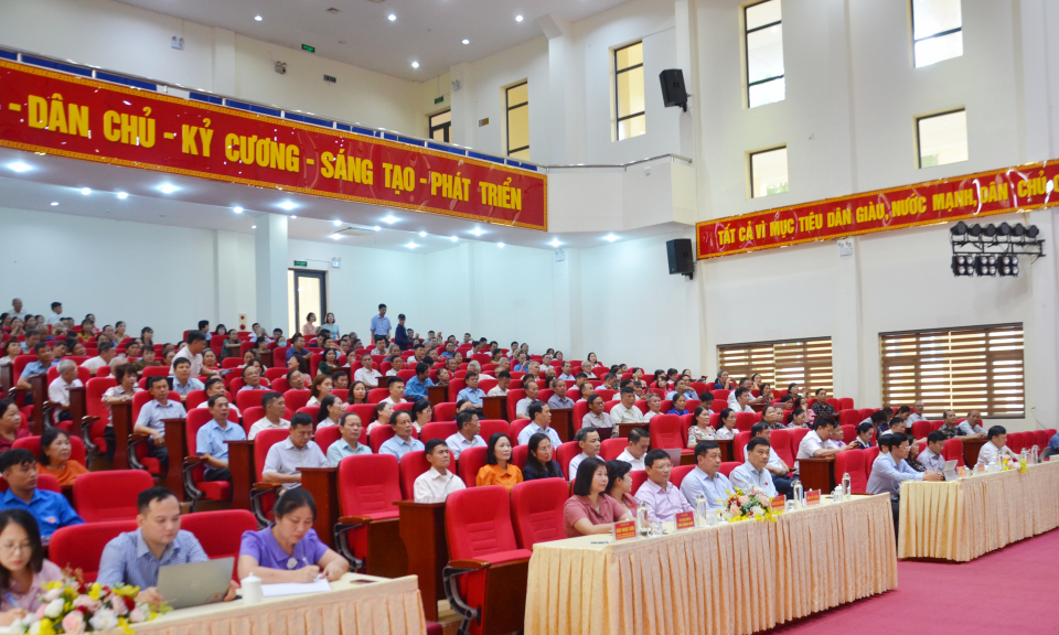 Đoàn ĐBQH tỉnh tiếp xúc cử tri tại TP Uông Bí và TX Quảng Yên