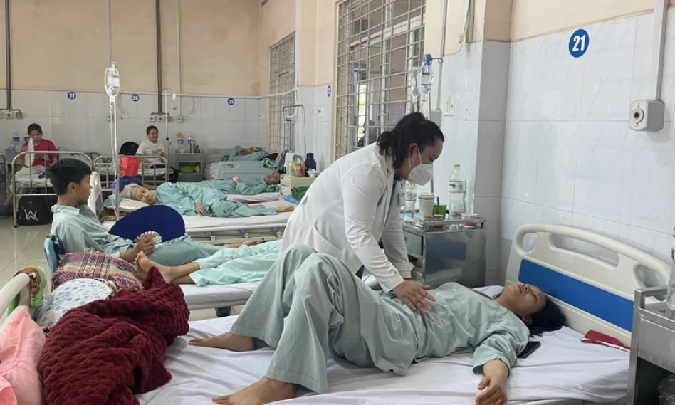 Thái Bình: Nhiều người nhập viện nghi do ngộ độc thực phẩm sau khi ăn cỗ