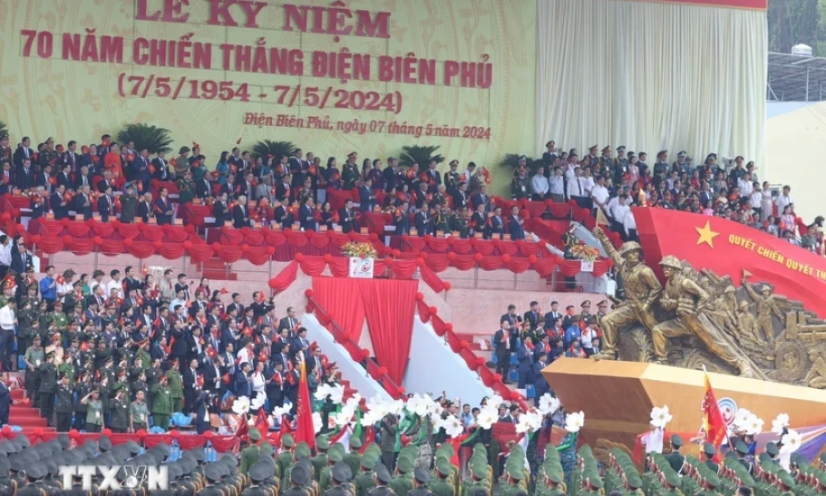 Lễ míttinh kỷ niệm 70 năm Chiến thắng Điện Biên Phủ: Viết tiếp những bản hùng ca