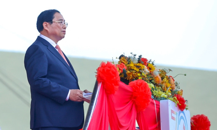 Prime Minister calls for building increasingly strong and prosperous Viet Nam
