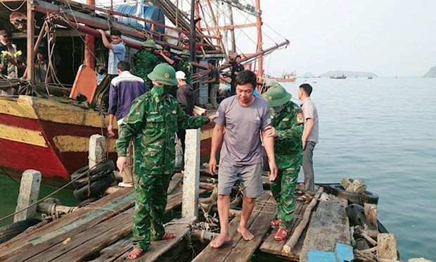 Quảng Bình tiếp tục tìm kiếm 10 ngư dân mất tích