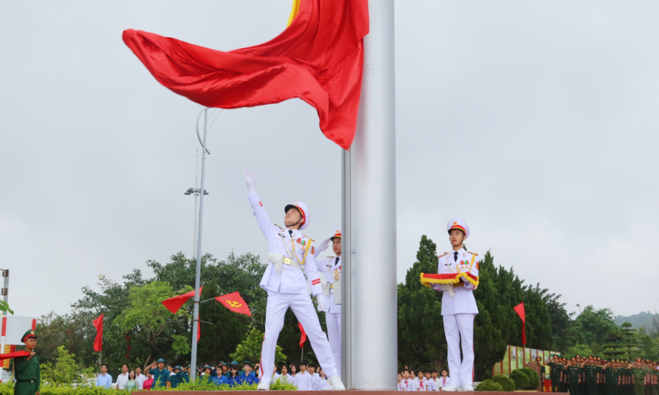 纪念胡伯伯探访姑苏岛63周年升旗仪式在姑苏县举行