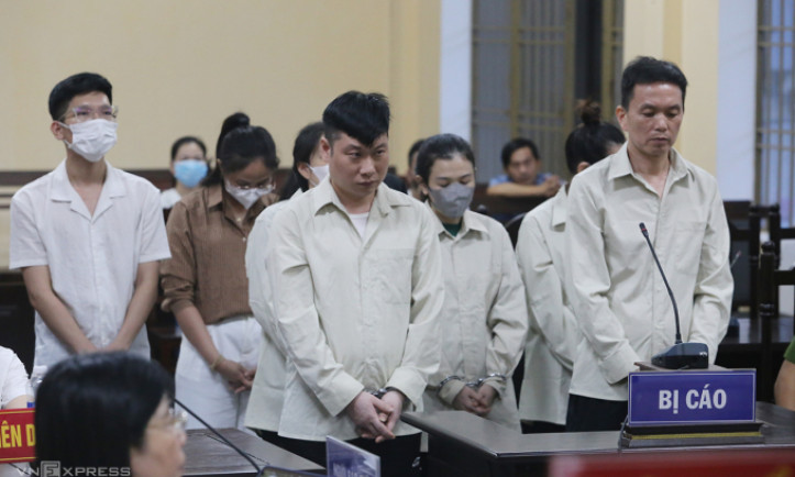 Nhóm chuyển trái phép hơn 1.400 tỷ đồng phạm tội ra khỏi Việt Nam lĩnh án