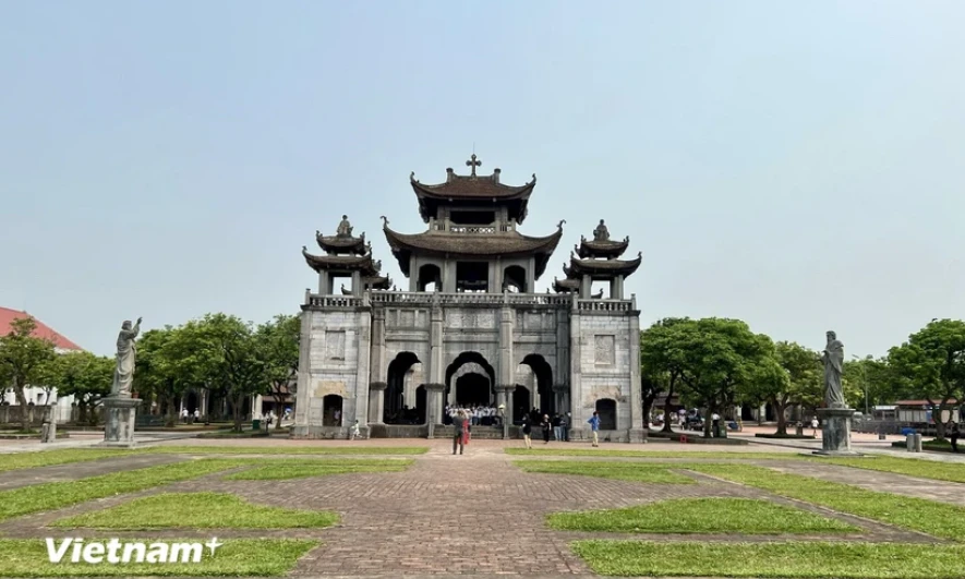 Nhà thờ đá Phát Diệm - công trình kiến trúc nguy nga kết hợp văn hóa Đông-Tây