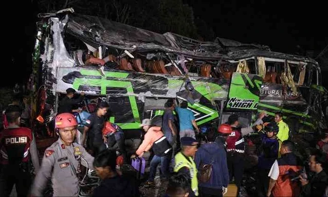Tai nạn xe buýt ở Indonesia, hàng chục người thương vong