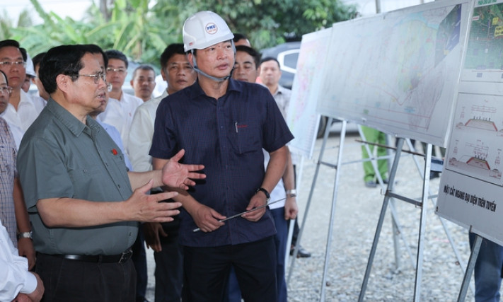 Thủ tướng khảo sát dự án cao tốc Châu Đốc-Cần Thơ-Sóc Trăng và công tác ứng phó sạt lở tại Cần Thơ