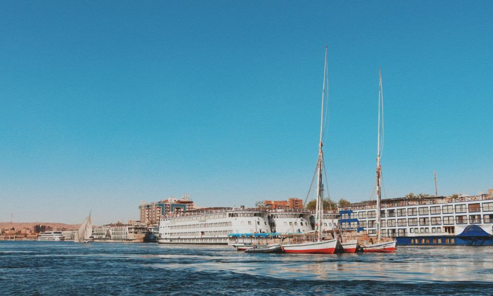 Đi thuyền buồm ngắm cảnh đôi bờ sông Nile tại Aswan, Ai Cập